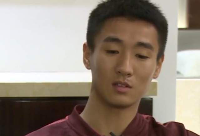 顾秋怡忙道：我这就准备卸了妆就跟你们一起回去了，我现在一点儿也不累。